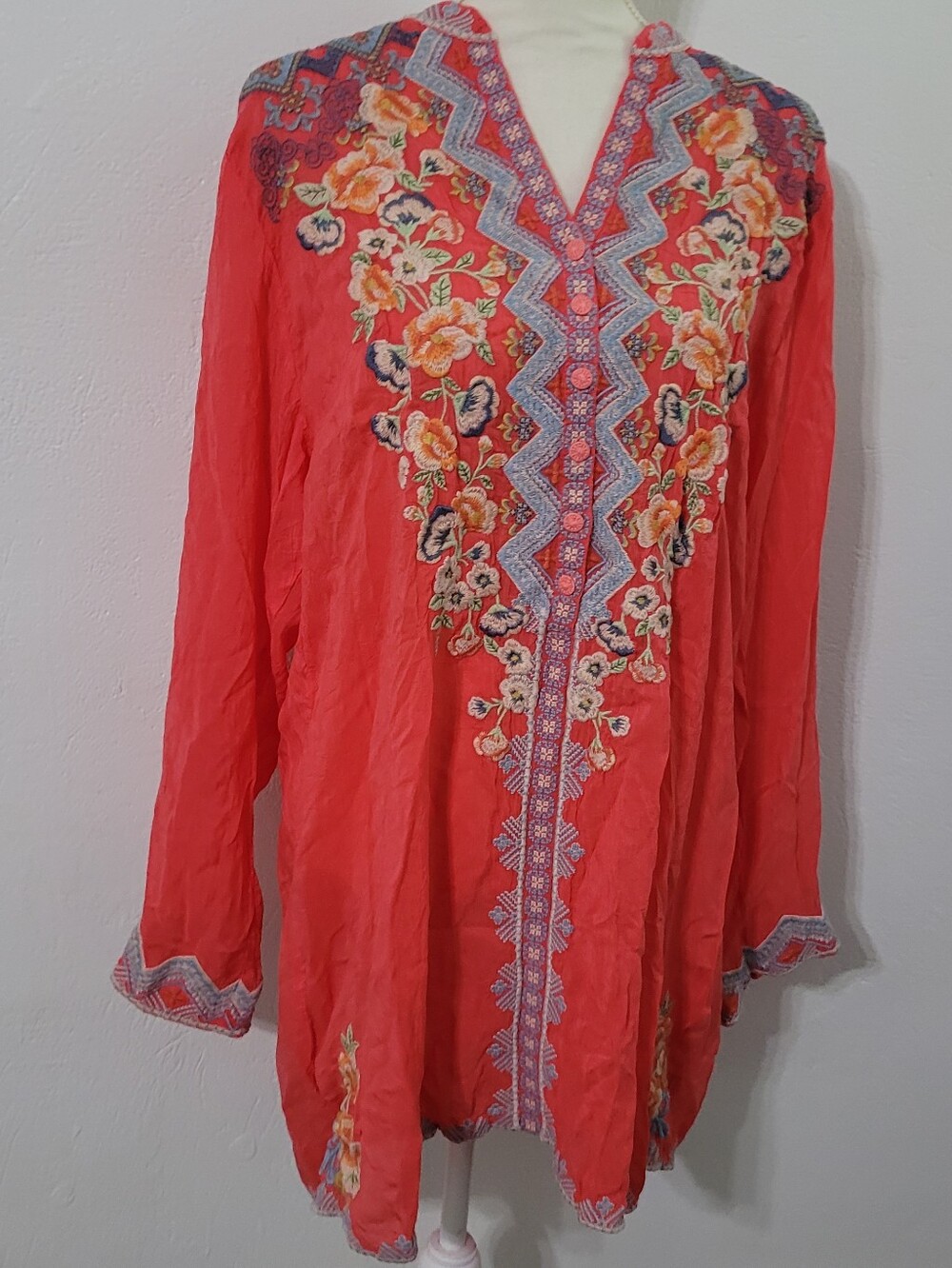 Johnny Was Lightweight V Neck Blouse Tunic  Size XL